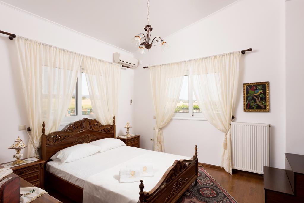 Dimitra Villa *