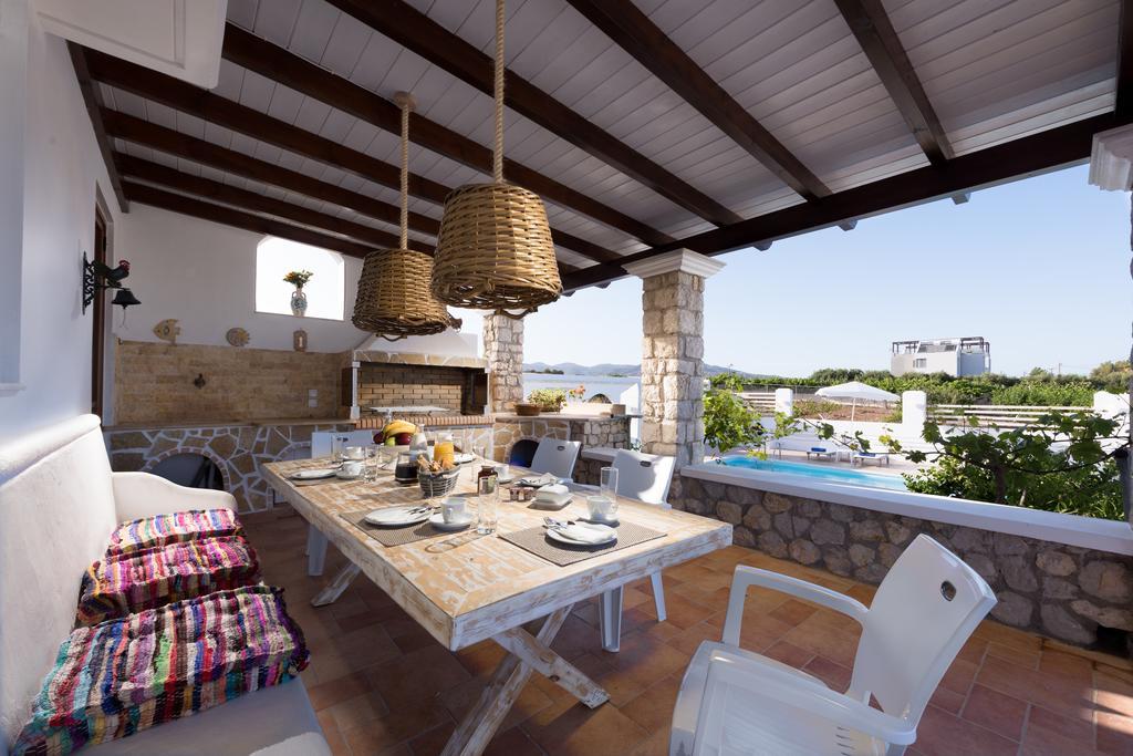Dimitra Villa